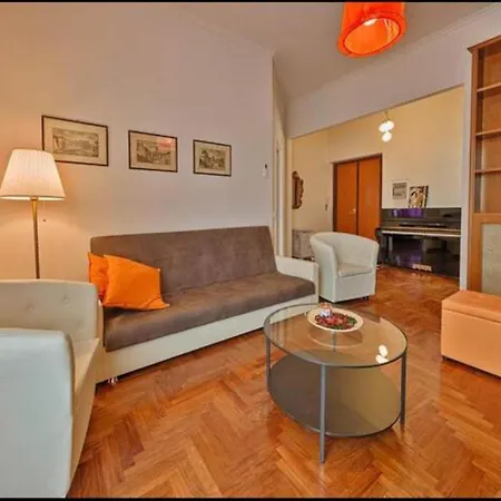 Key Vatican Wall Apartment *